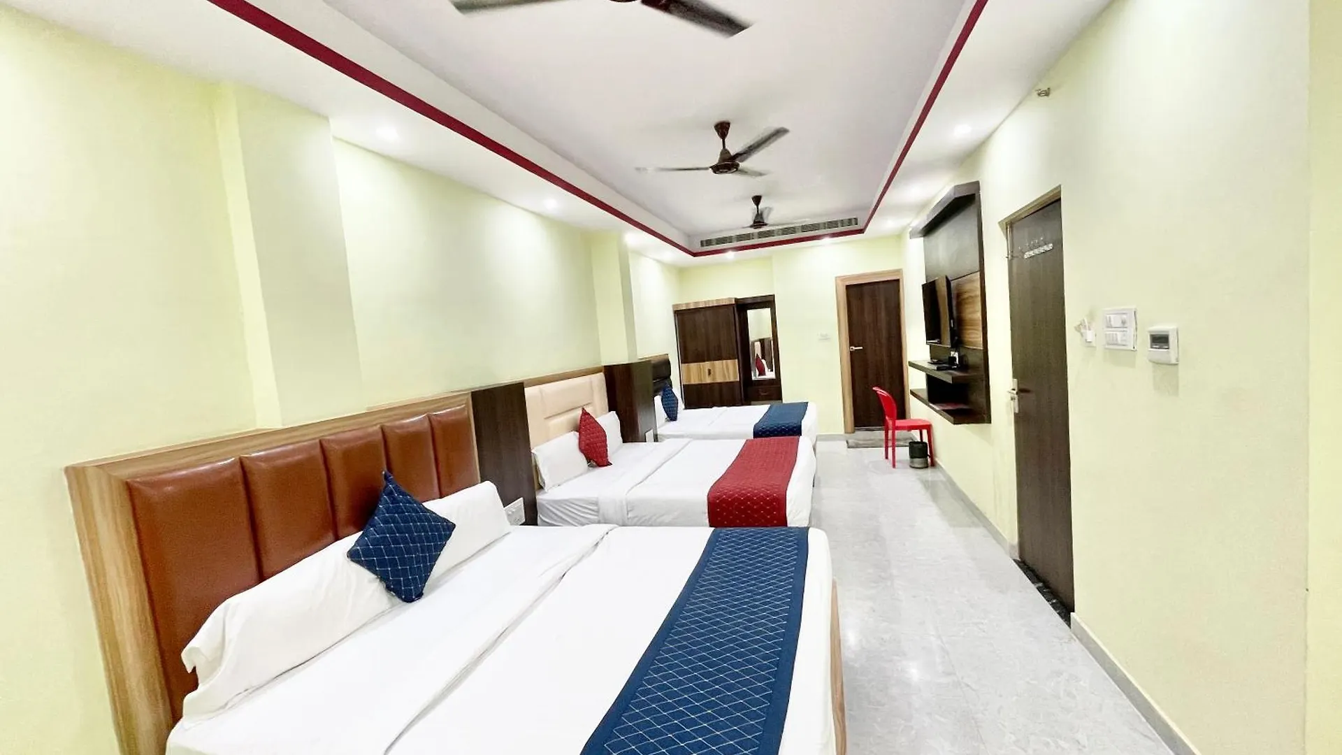****  Hotel Laxmi Villa-S In Varanasi, Fully-Air-Conditioned Hotel With Lift And Wifi Availablity, Near Kashi Vishwanath Temple And Ganga Ghat Indie