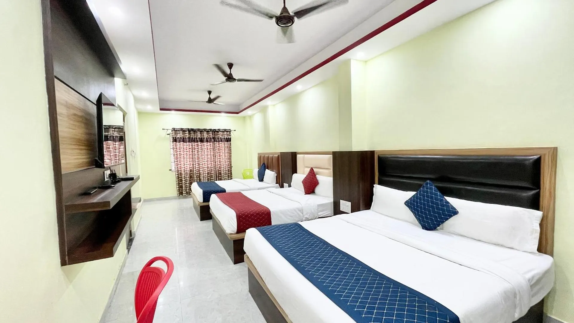 Hotel Laxmi Villa-S In Varanasi, Fully-Air-Conditioned Hotel With Lift And Wifi Availablity, Near Kashi Vishwanath Temple And Ganga Ghat