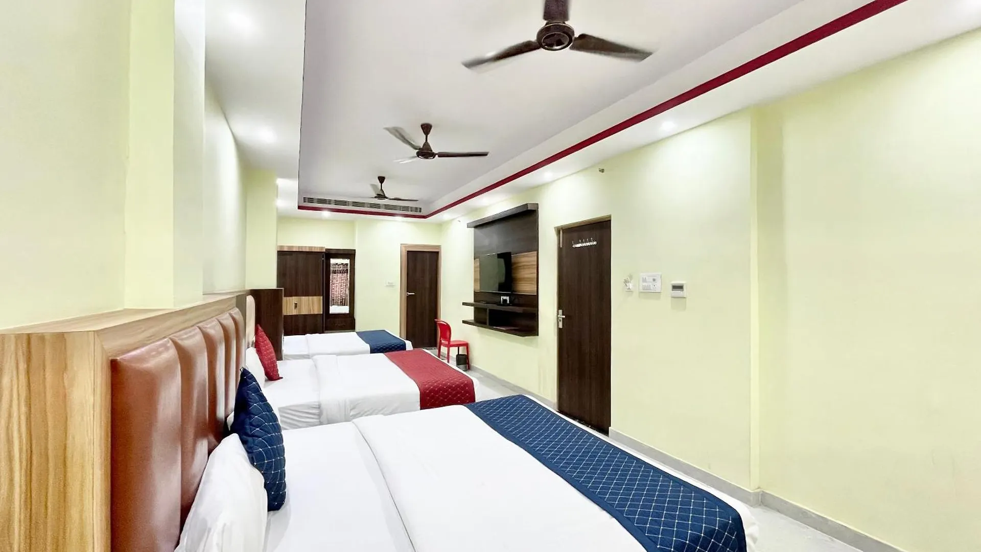 Hotel Laxmi Villa-S In Varanasi, Fully-Air-Conditioned Hotel With Lift And Wifi Availablity, Near Kashi Vishwanath Temple And Ganga Ghat