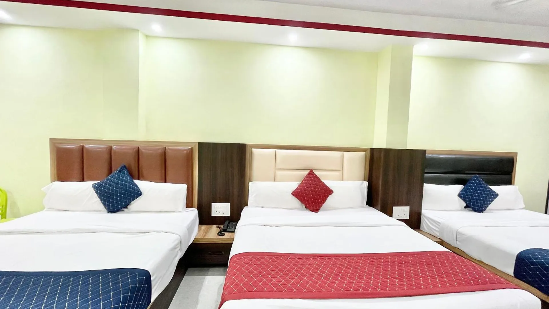 Hotel Laxmi Villa-S In Varanasi, Fully-Air-Conditioned Hotel With Lift And Wifi Availablity, Near Kashi Vishwanath Temple And Ganga Ghat 4*,