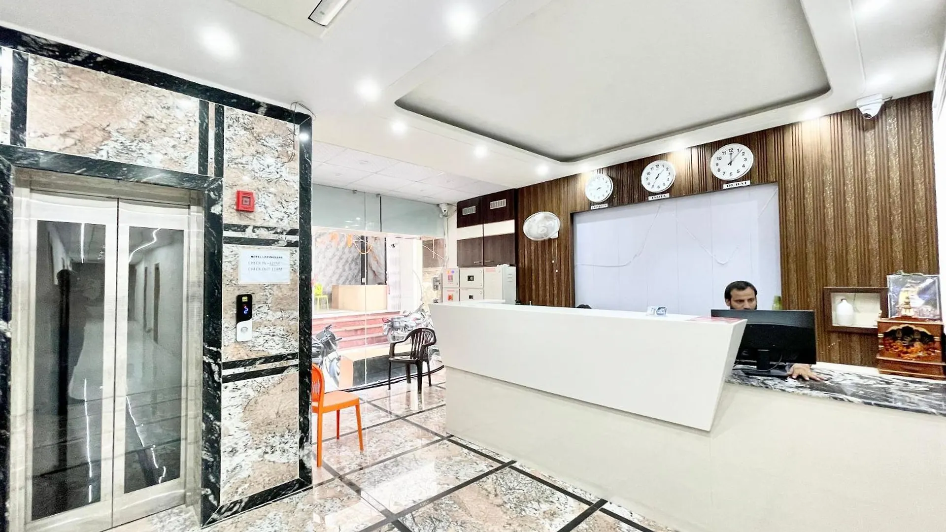 Hotel Laxmi Villa-S In Varanasi, Fully-Air-Conditioned Hotel With Lift And Wifi Availablity, Near Kashi Vishwanath Temple And Ganga Ghat