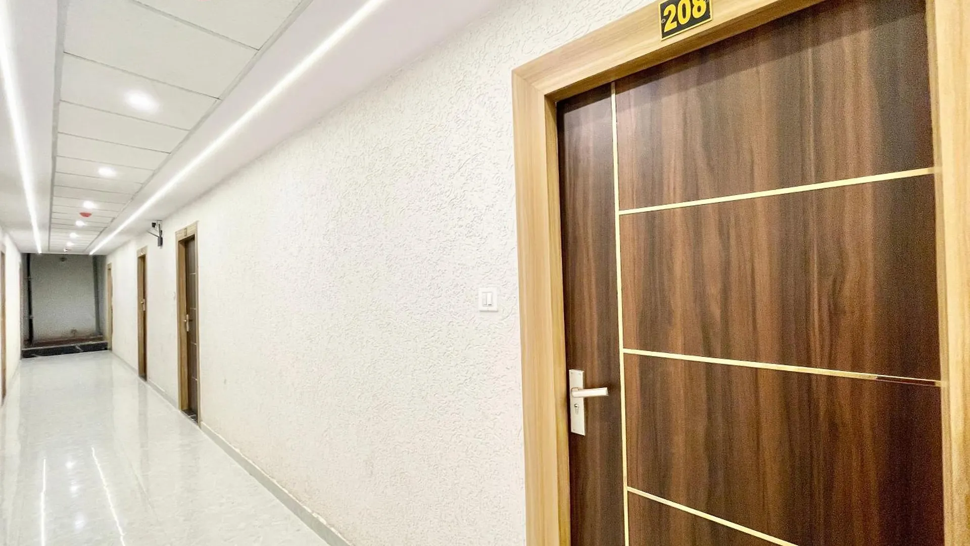 Hotel Laxmi Villa-S In Varanasi, Fully-Air-Conditioned Hotel With Lift And Wifi Availablity, Near Kashi Vishwanath Temple And Ganga Ghat