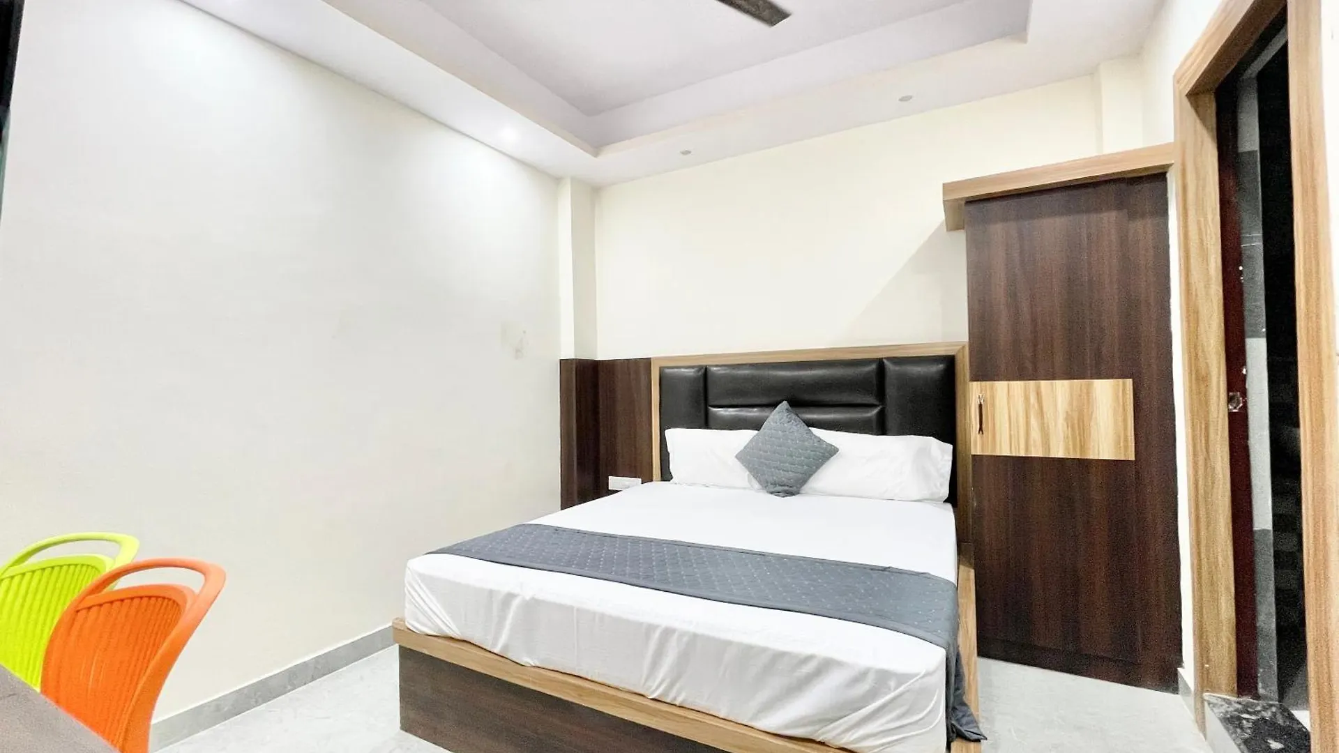 Hotel Laxmi Villa-S In Varanasi, Fully-Air-Conditioned Hotel With Lift And Wifi Availablity, Near Kashi Vishwanath Temple And Ganga Ghat