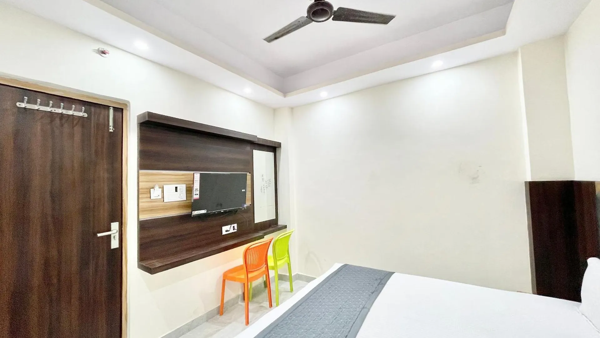 Hotel Laxmi Villa-S In Varanasi, Fully-Air-Conditioned Hotel With Lift And Wifi Availablity, Near Kashi Vishwanath Temple And Ganga Ghat