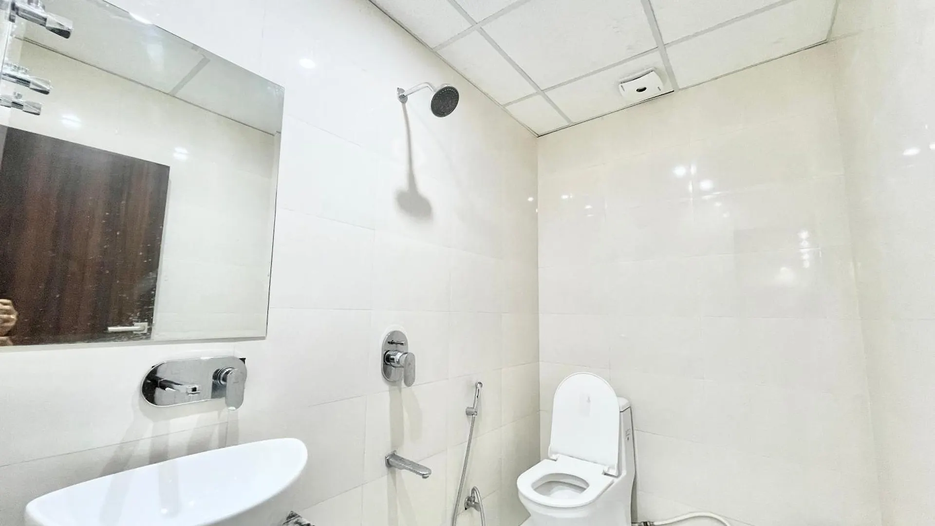 Hotel Laxmi Villa-S In Varanasi, Fully-Air-Conditioned Hotel With Lift And Wifi Availablity, Near Kashi Vishwanath Temple And Ganga Ghat Indie