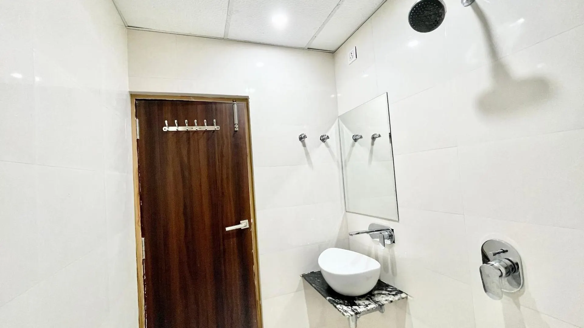 Hotel Laxmi Villa-S In Varanasi, Fully-Air-Conditioned Hotel With Lift And Wifi Availablity, Near Kashi Vishwanath Temple And Ganga Ghat