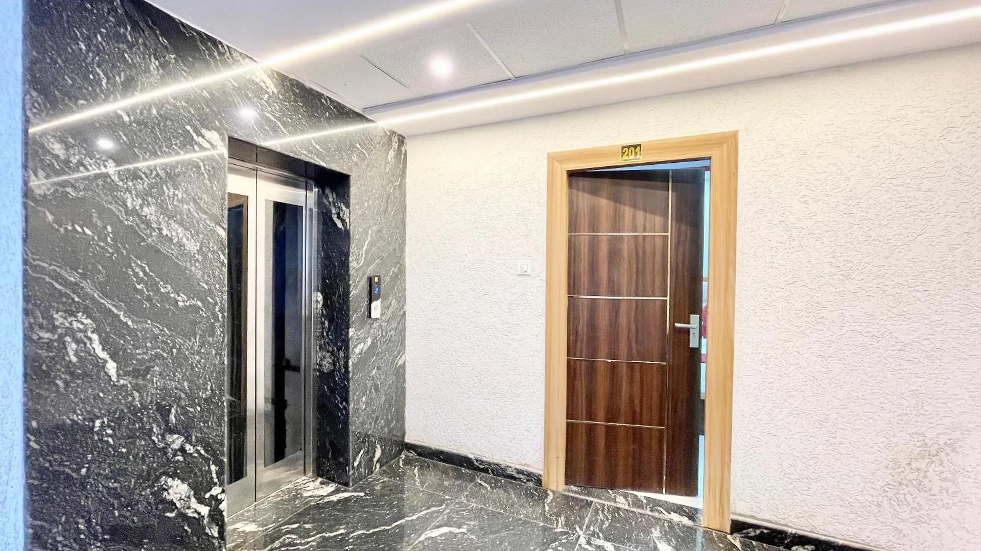 Hotel Laxmi Villa-S In Varanasi, Fully-Air-Conditioned Hotel With Lift And Wifi Availablity, Near Kashi Vishwanath Temple And Ganga Ghat
