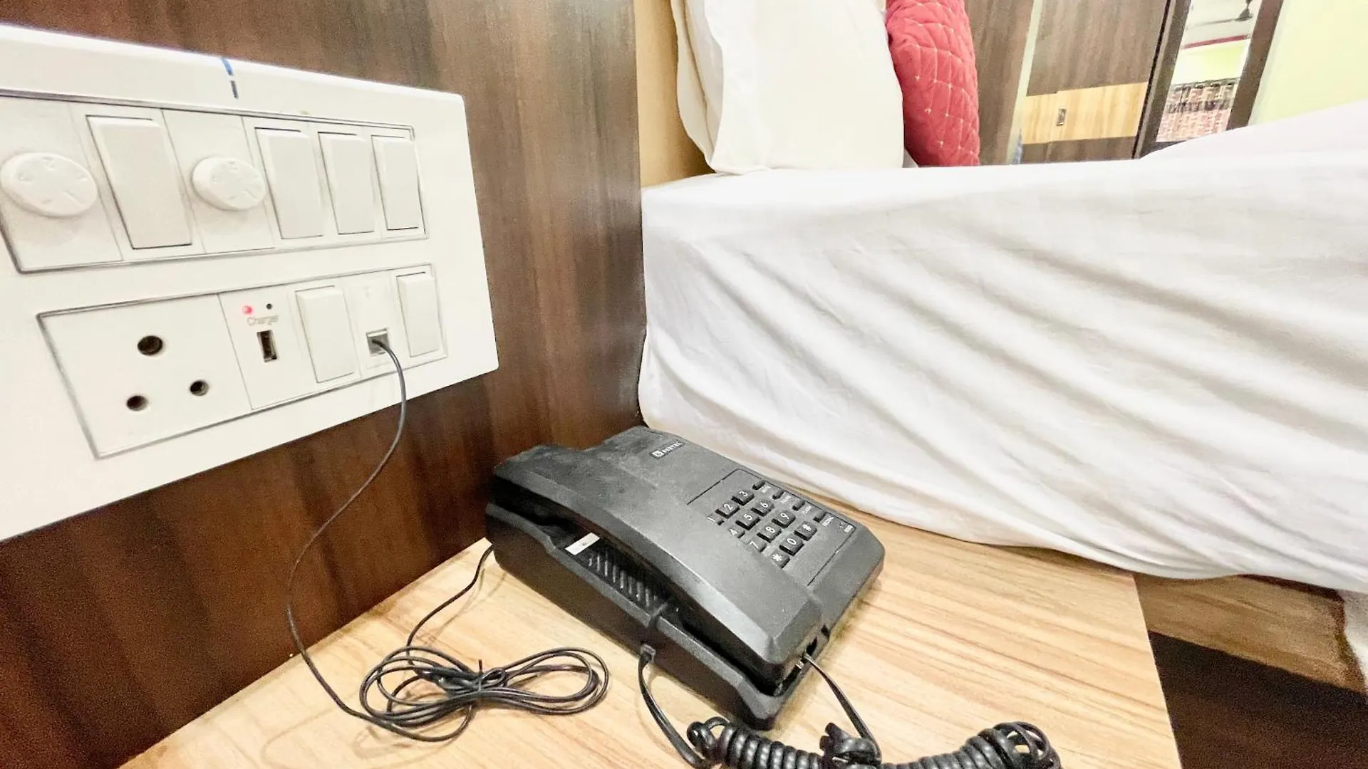 Hotel Laxmi Villa-S In Varanasi, Fully-Air-Conditioned Hotel With Lift And Wifi Availablity, Near Kashi Vishwanath Temple And Ganga Ghat 4*,
